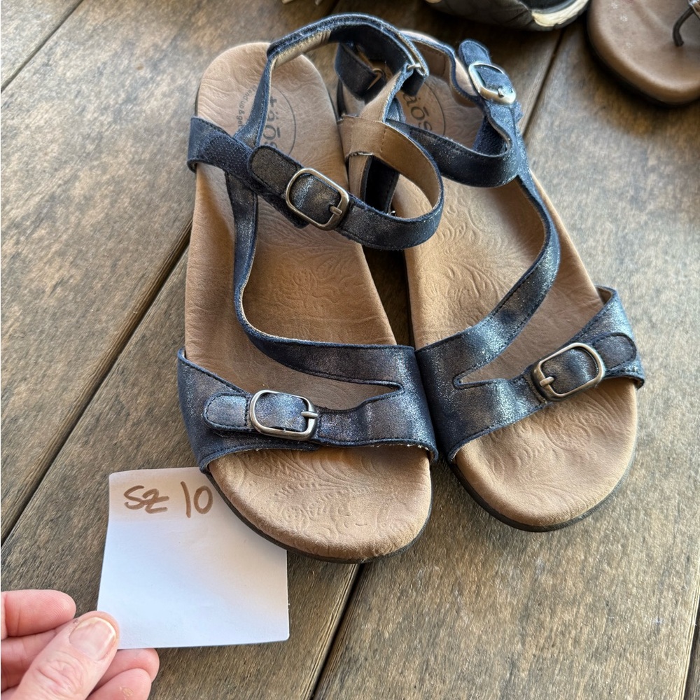 Taos Footwear Metallic Blue Sandals
